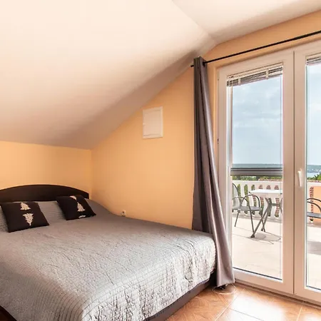 Apartment Gorgeous In Gornji Karin